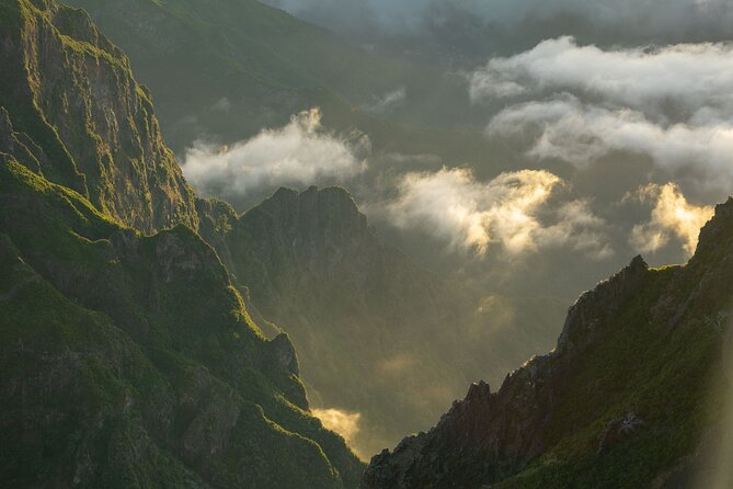 PR1 Pico do Arieiro Self-Guided Hiking Transfer (Morning slot) - Meeting at 8:00 and Getting Dropped Back Where You Started