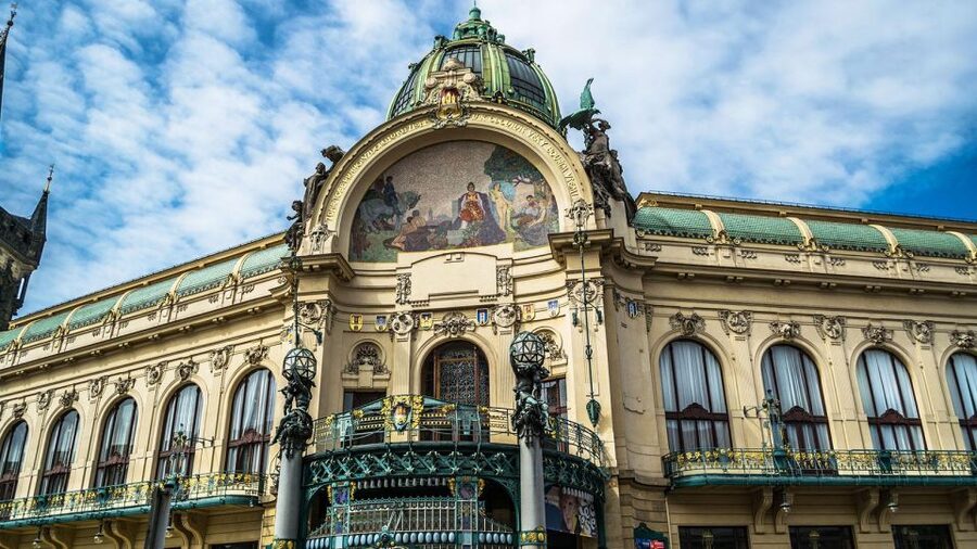Prague Audioguide - TravelMate app for your smartphone - Using It in Real Life: Online vs Offline Listening