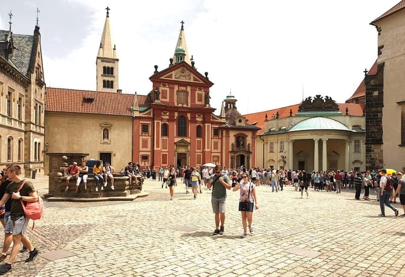 Prague Castle Ticket & Audioguide with Pick-up in GPG Office - The phone audioguide: best-case use vs real-world friction