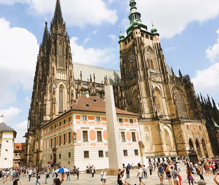 Prague Castle Ticket & Audioguide with Pick-up in GPG Office - St. Vitus Cathedral: the perfect place to start
