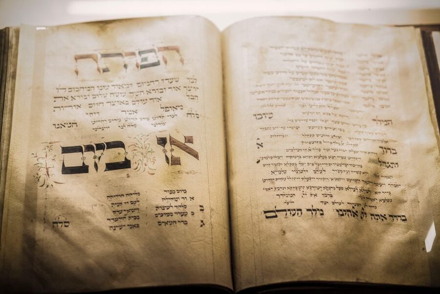 Prague Jewish Quarter Online Audio Guide - Languages: choose your narration like you choose your seat