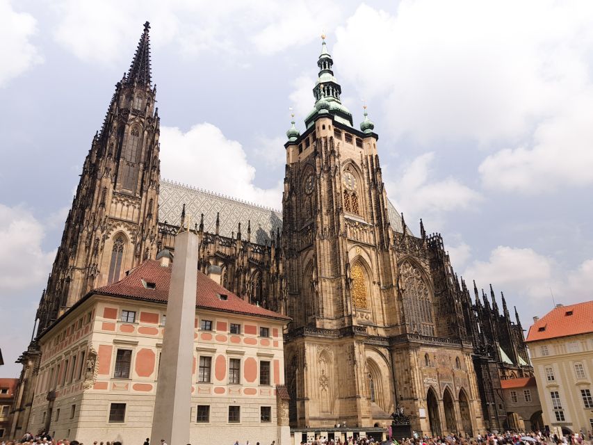 Prague: Prague Castle Complex Smartphone Audio Guide - St. Vitus Cathedral: Kings, Emperors, and the Crown-Jewel Stories