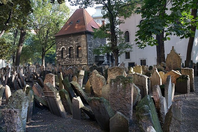 Prague's Jewish Quarter: A Self-Guided Audio Tour - Old-New Synagogue and the Old Jewish Cemetery: where pacing pays off