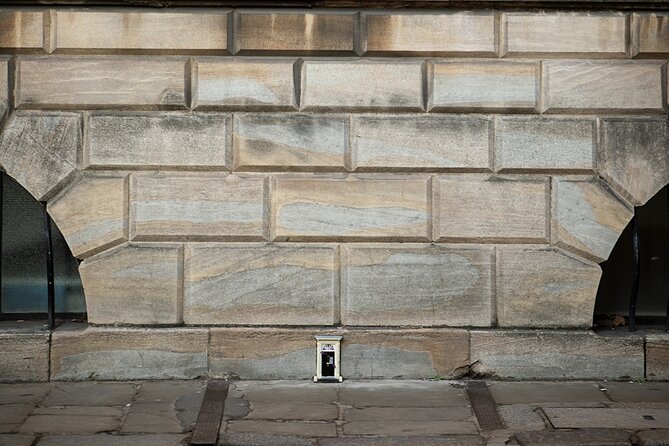 Private Self-Guided Dinky Door Hunt in Cambridge - Where you begin near Trinity Street