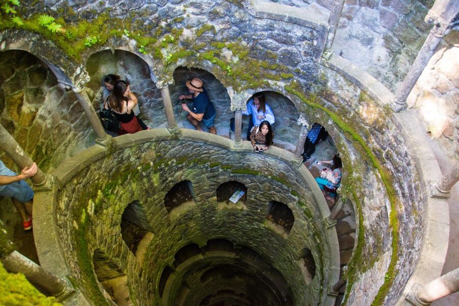 Quinta da Regaleira Skip-the-Ticket-Line Entry & Audioguide - E-Tickets and Smartphone Reality on a Hill