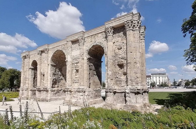 Reims From Roman Ruins to World War II self-guided walking tour - An American steel tycoon rebuilds Reims with books and bold Art Deco