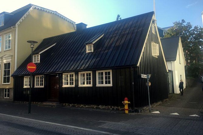 Reykjavik Main Sights and Hidden Spots: A Self-Guided Audio Walk - Old Harbour Views: Where the Walking Turns Into a Night Out Plan