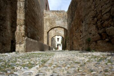 Rhodes: Palace of Grand Master Ticket & Rhodes SG audio tour - Why this palace impresses: Gothic details in Rhodes Old Town