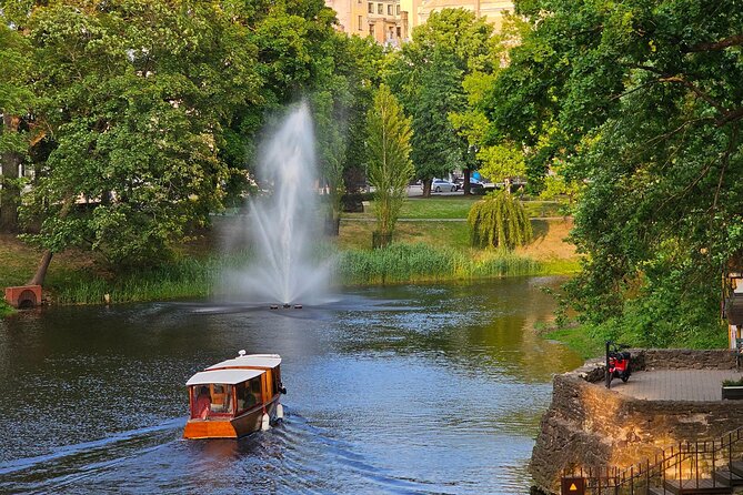 Riga Canal and Daugava Boat Tour with Welcome Drink & Audio Guide - What You’ll See as You Cruise Past Freedom Monument