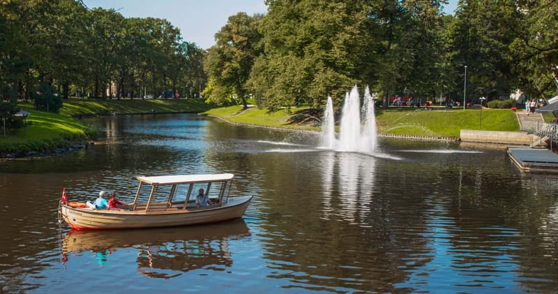 Riga: Canal Boat Sightseeing Tour With Audio guide - Pricing and Time: Why This $10 Tour Works