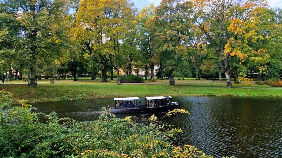 Riga: Canal Boat Tour with Drink & Old Town Audio Tour - A Quick Cruise That Changes How Riga Looks