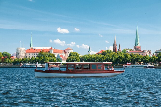 Riga City Canal & Daugava River Premium Boat Tour with Audioguide - Kipsala and the Žanis Lipke Memorial: a human pause on the water