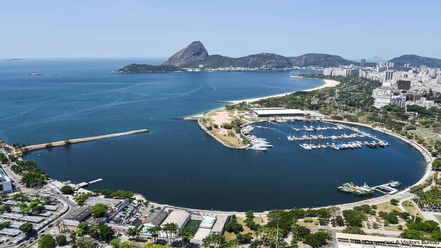Rio: Guanabara Bay Boat Tour - Oscar Niemeyer’s MAC: the disc-shaped design you’ll recognize fast