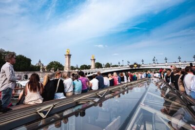 River Seine Sightseeing Boat Tour with Audio Guide - Getting There: 33 Av. de la Bourdonnais and the Flow of the Tour