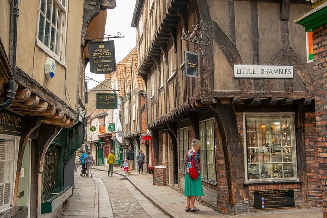 Romans, Vikings and Medieval York: An Audio Tour - Abbey Ruins, Merchant Adventurers’ Hall, and Bootham Bar: A City of Power