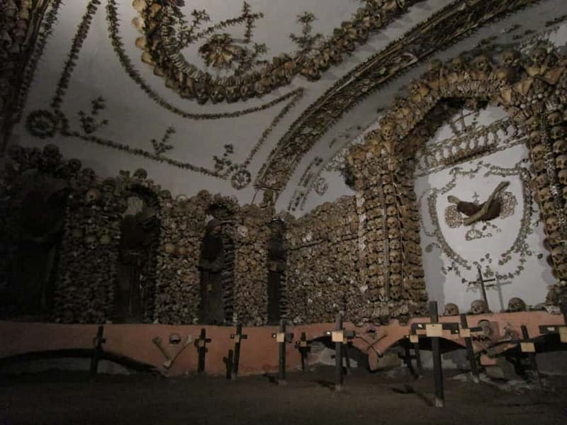 Rome: Capuchin Crypts Guided Tour with Audio Guide Option - Your Entry Game Plan: Meeting at Via Vittorio Veneto and Avoiding the Line