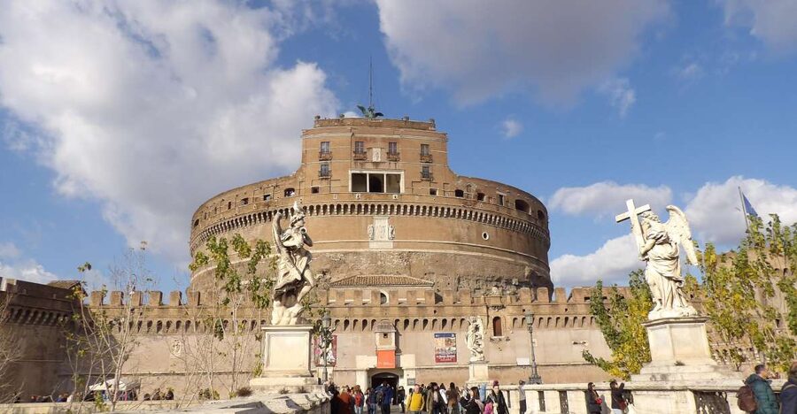 Rome: Castel Sant’Angelo Entrance Ticket with Audioguide - Fortress Rooms and Defensive Logic: Why This Spot Was Chosen