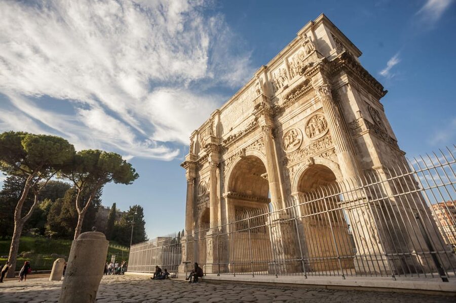 Rome: Colosseum, Forum, Palatine Hill Entry & Audioguide App - Roman Forum essentials via the Sacra entrance and Forum Museum areas