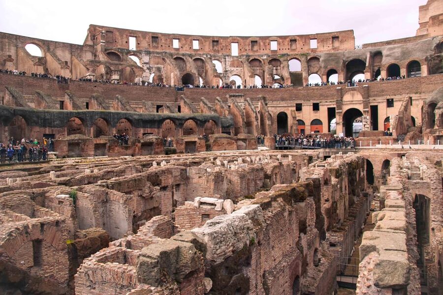 Rome: Colosseum & Forum with Audio Guide App -Optional Arena - Meeting point near the Colosseum: Via delle Terme di Tito 93