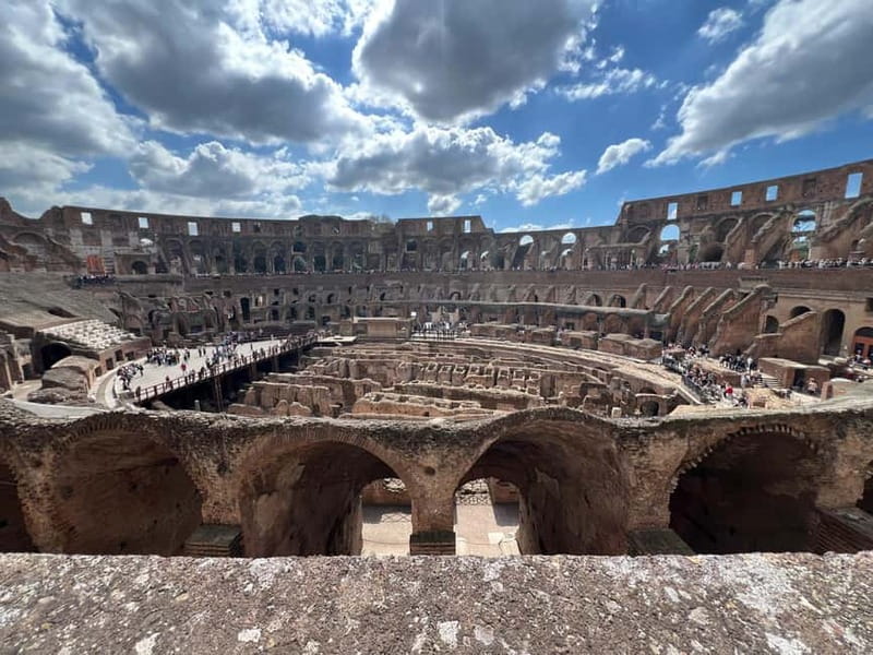 Rome: Colosseum, Roman Forum and Palatine Hill & Audioguide - Finding the meeting point outside Santi Cosma e Damiano
