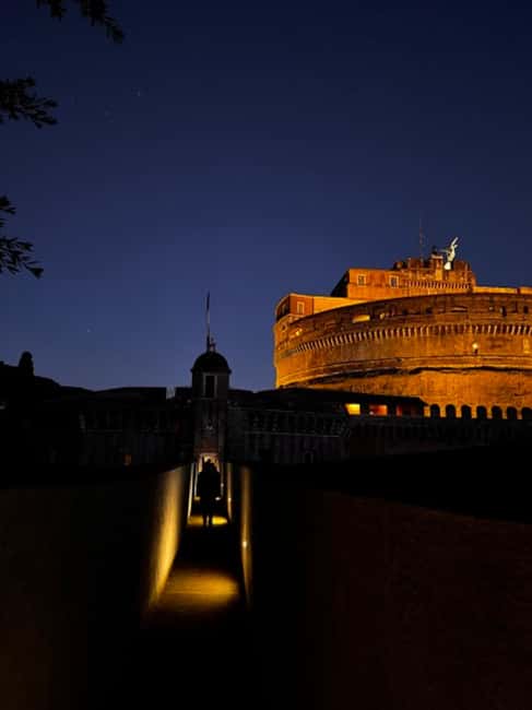 Rome: Evening Tour of Passetto di Borgo and Audio Guide App - Entering Passetto di Borgo: The Corridor You Can Walk Through