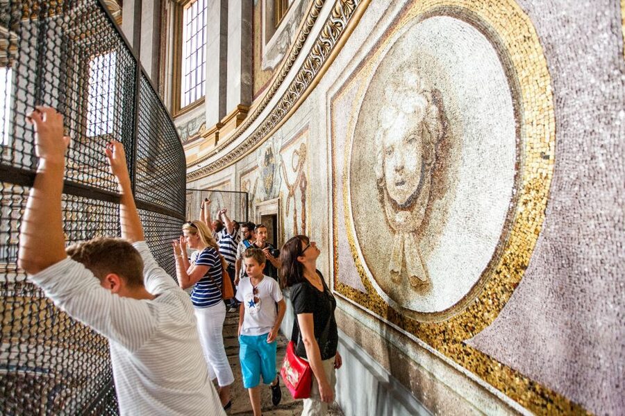 Rome: St. Peter's Basilica & Dome Entry Ticket & Audio Tour - Bernini’s Baldacchino and the dramatic core of the church