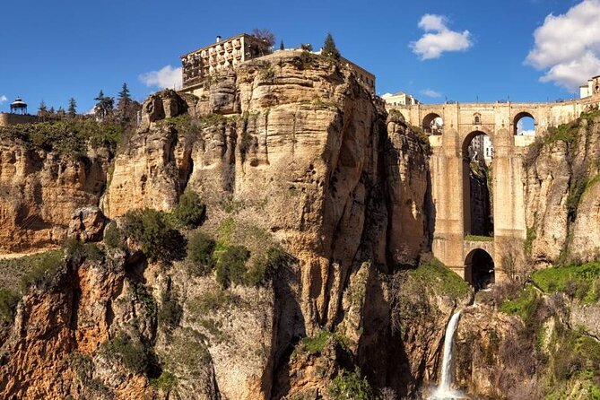Ronda Self-Guided Audio Tour with Andalucia Travel Expert - Miradors over the gorge: views you’ll time with your steps