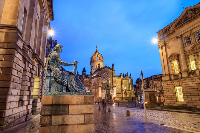 Royal Mile, Edinburgh Walking Tour with Audioguide - Step-by-Step Walk: Holyrood Abbey to Castle Rock