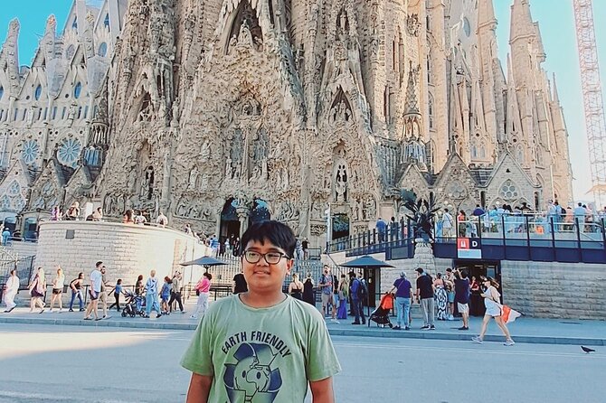 Sagrada Familia Skip The Queue With Audio Guide Tour - Inside the basilica: stained glass and the forest of columns