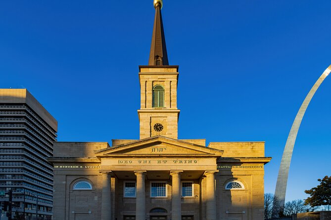 Saint Louis Self Guided Driving and Walking Audio Tour - Gateway Arch and the French threads: Saarinen’s daring design and the Old Cathedral