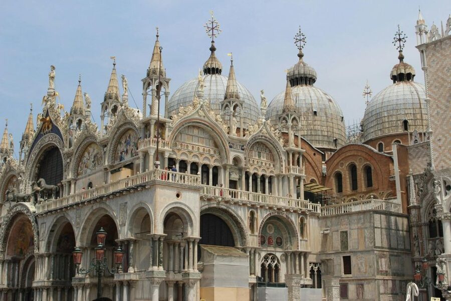 Saint Mark Basilica Priority Access & Audio Guide Option - Audio guide reality check: charging, download, and headphones
