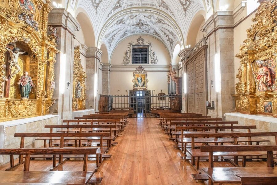 Salamanca: Convent of Las Claras with Free Audioguide - High choir and wooden coffered ceiling: the best “up close” moment
