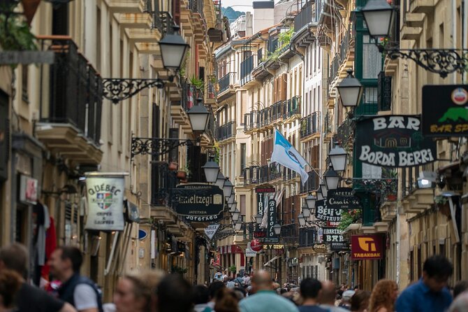 San Sebastian Scavenger Hunt & Highlights Self Guided Audio Tour - What the scavenger hunt feels like: 3.1 km puzzles and easy pacing