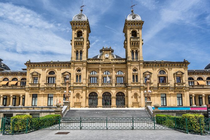 San Sebastian Scavenger Hunt & Highlights Self Guided Audio Tour - Who this San Sebastián scavenger hunt suits best