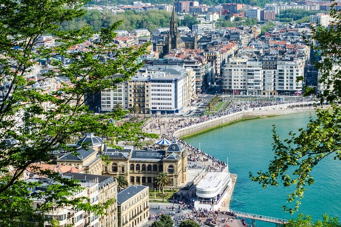 San Sebastian Scavenger Hunt & Highlights Self Guided Audio Tour - Insider tips for food and shops that fit the hunt