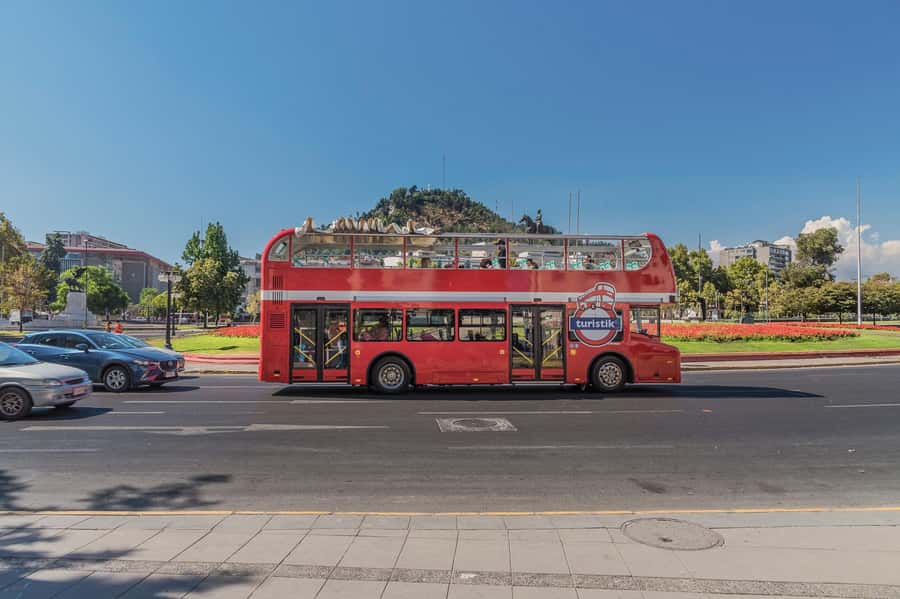 Santiago: Hop-on Hop-off Bus Day Ticket with Audio Guide - Plaza de Armas, La Moneda, and Santa Lucía: the classic downtown hits