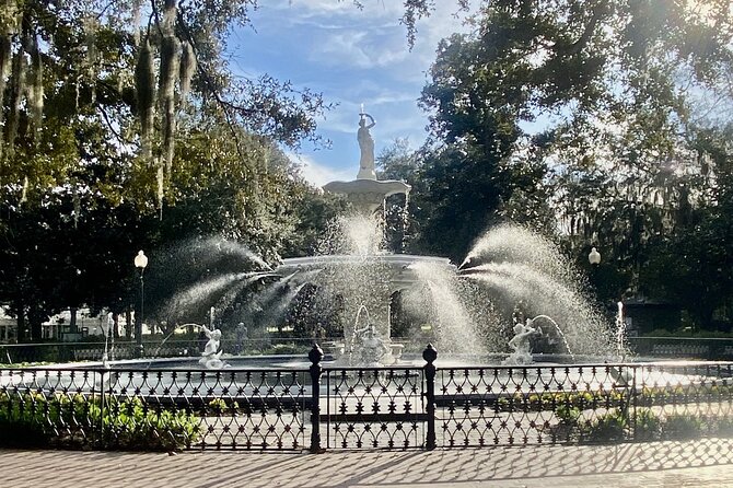 Savannah’s Historical District: A Self-Guided Audio Tour - Stop by stop: Savannah’s squares, church facades, and historic houses