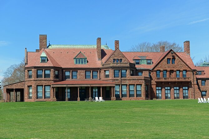 Scenic Newport, RI Self-Guided Driving Audio Tour - From America’s Cup Ave to the Visitor Center: setting up the Newport story