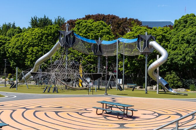 Seattle Time Travel Exploration Game and Tour - Stop-by-stop route: from Father and Son to Pacific Science Center