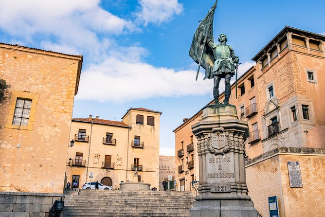 Segovia Scavenger Hunt and Sights Self-Guided Tour - Along the Route: Plaza Mayor and Street-Level Segovia