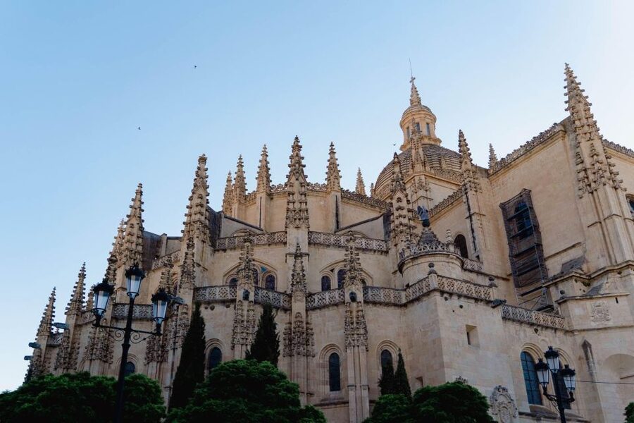 Segovia: Self-Guided Audio Tour on Your Phone - The Aqueduct start: how to use the first minutes well
