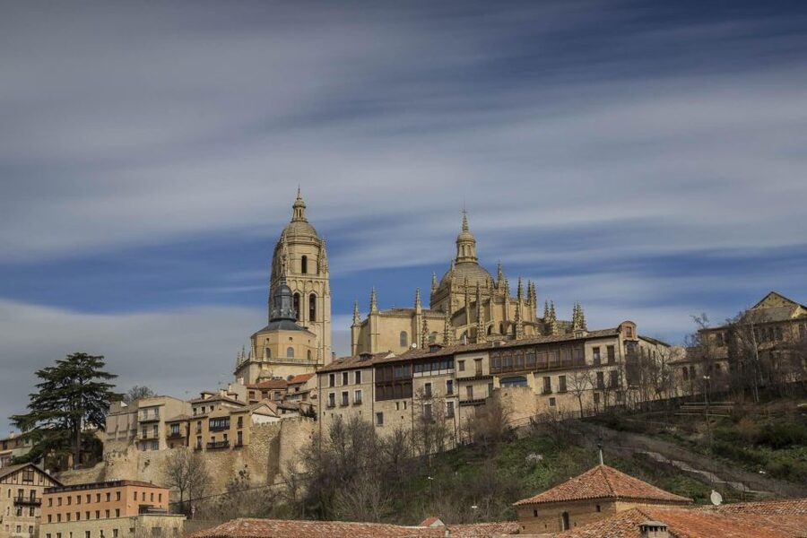 Segovia: Self-Guided Audio Tour on Your Phone - Your route in real life: Aqueduct to Alcázar (no meeting point)