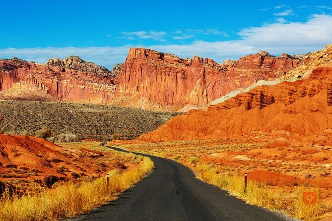 Self-Guided Audio Driving Tour in Capitol Reef - Goosenecks Overlook: deep canyon views plus an easy sunset spot