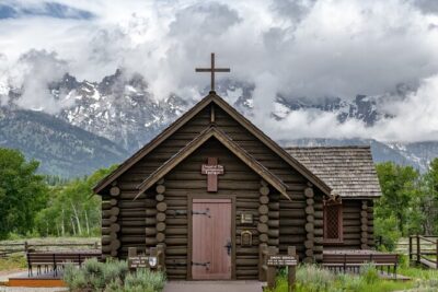 Self-Guided Audio Driving Tour in Grand Teton National Park - How GuideAlong GPS Audio Keeps Your Eyes on the Road