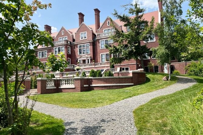 Self-Guided Audio Tour Lake Superior North Shore - Glensheen (Congdon Estate): mansion grandeur plus a Minnesota murder mystery