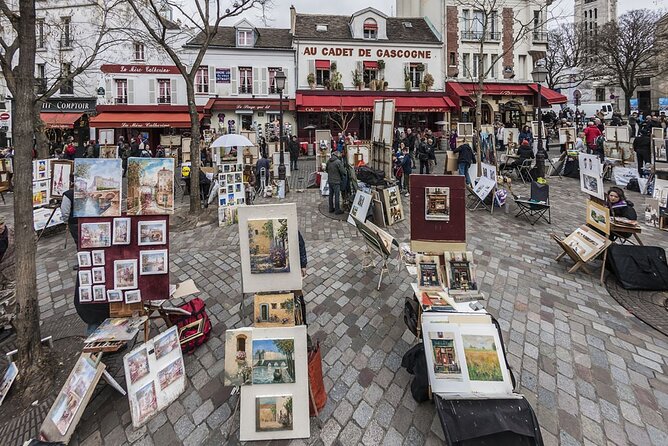 Self-Guided Audio Tour - Montmartre: The heart of art and bohemia - Place du Tertre: where the audio turns into atmosphere