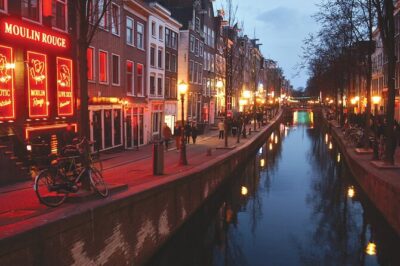 Self-Guided Audio Tour of The Red Light District - Where You Start and End: Finding the Route Without Stress
