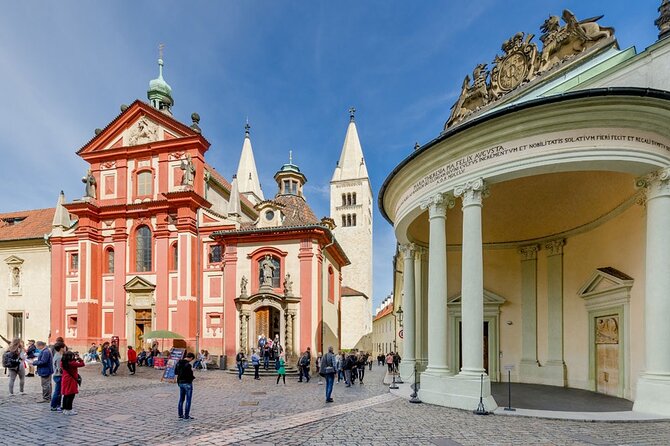 Self-Guided Audio Tour - Prague Castle District - St. Vitus Cathedral: Gothic scale with a guided listening rhythm
