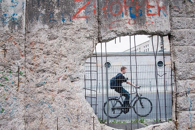Self-Guided Audio Tour-The Fall of the wall: A light for humanity - Why offline audio is a big deal at Berlin Wall sites