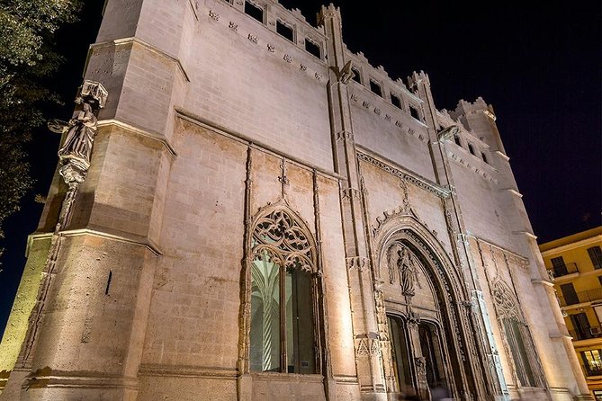 Self-Guided Audio Tour - The Kingdom of Mallorca - The statue and museum chapters: keep an eye out for the in-between moments